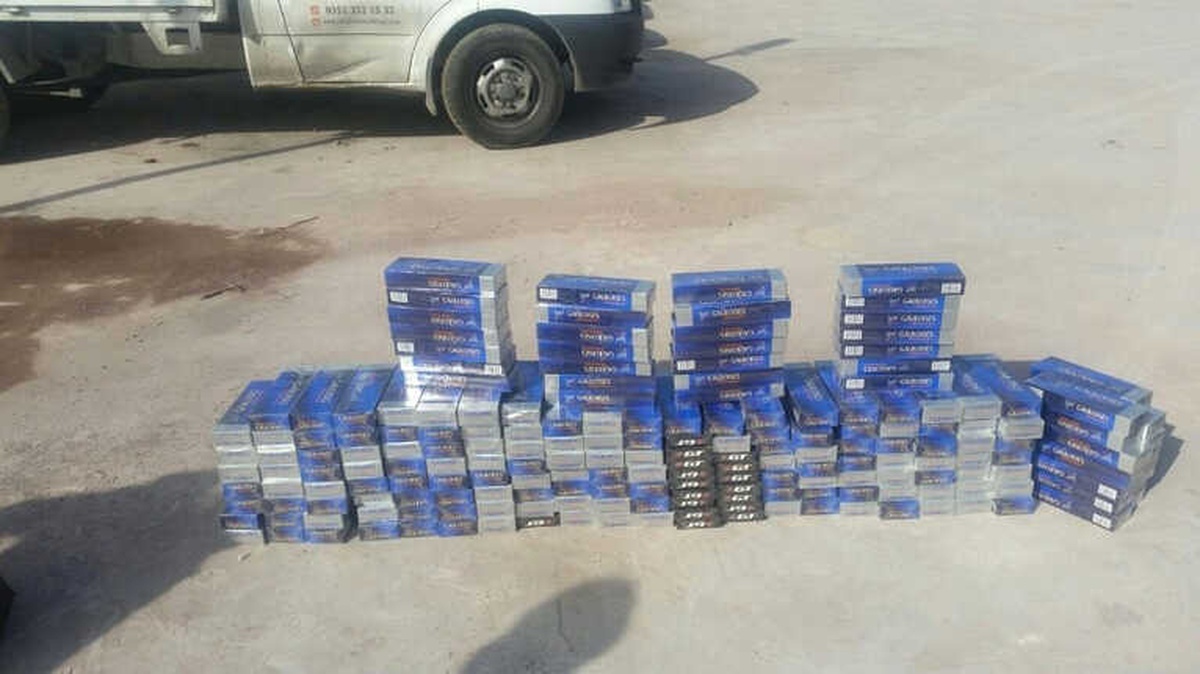 Polisten Kaçan Araçtan 2 Bin Paket Kaçak Sigara Ele Geçirildi