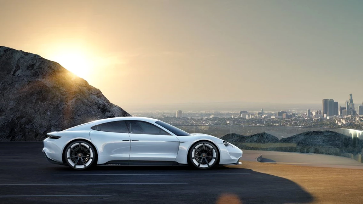 Porsche, Mission E ile Tesla Model S\'e Meydan Okuyacak