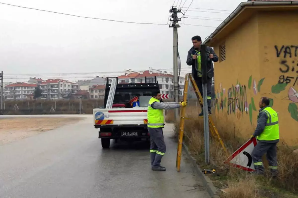 Trafik İşaret ve Levhaları Yenileniyor