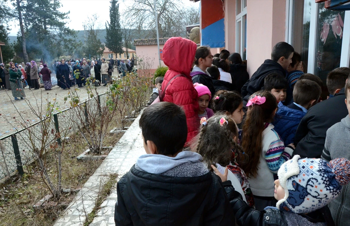 Zonguldak\'ta Yıkılma Riski Bulunan Okulun Boşaltılması