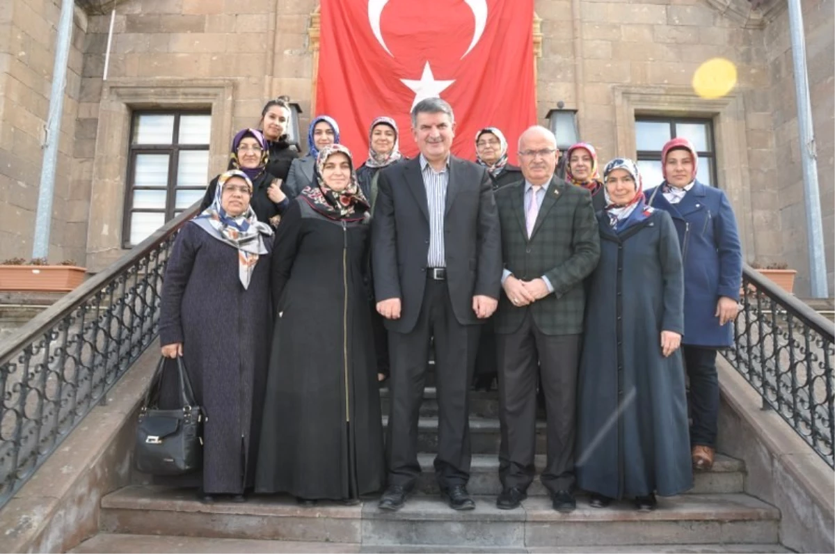 AK Parti Ürgüp Kadın Kolları, Başkan Yıldız\'ı Ziyaret Etti