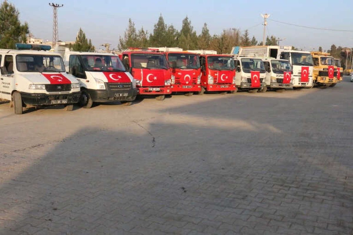 Akçakale Belediyesinden Mehmetçik\'e Bayraklı Destek