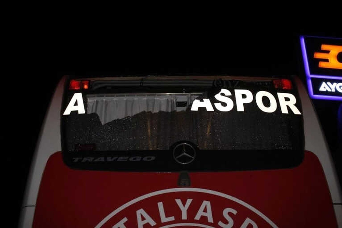 Antalyaspor Takım Otobüsün Taşlayanlar Yakalandı