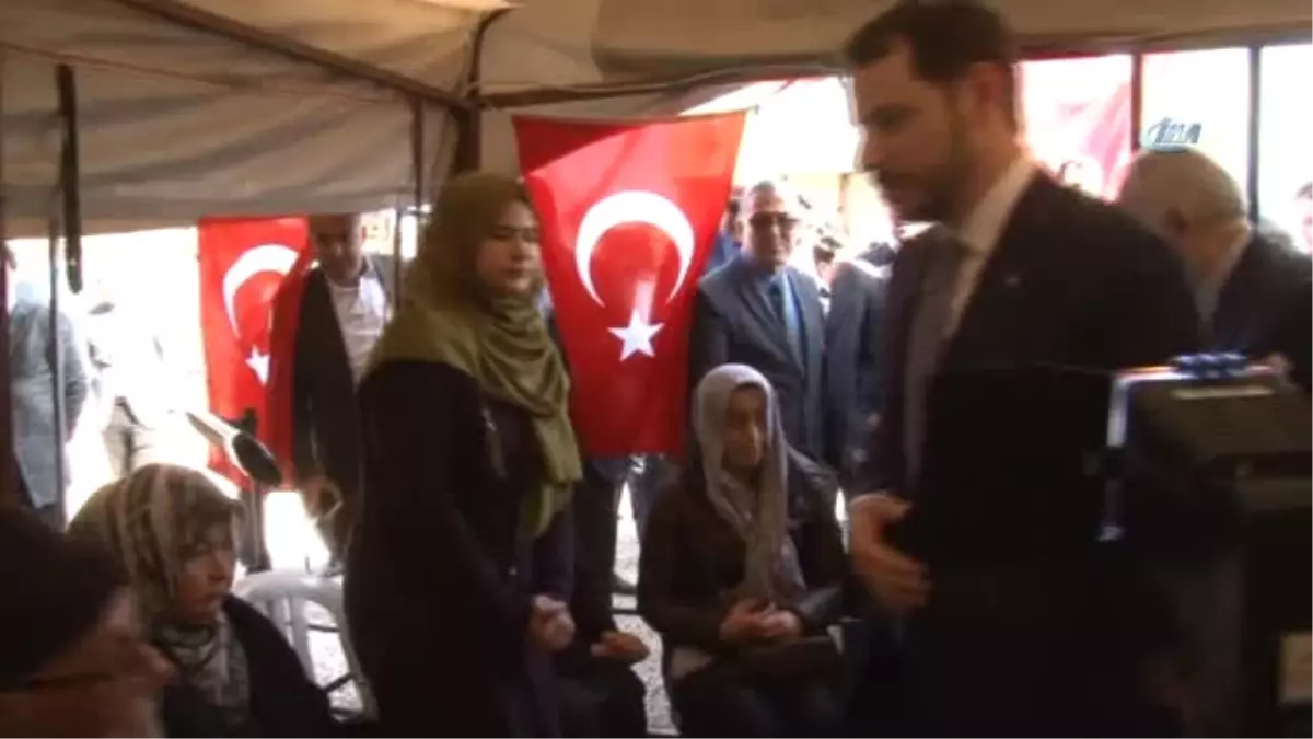 Bakan Albayrak, Kırıkhan\'daki Şehit Ailesini Ziyaret Etti