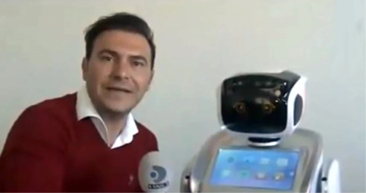 Bakan Arslan\'ın Sözünü Kesen Robot, Özür Diledi