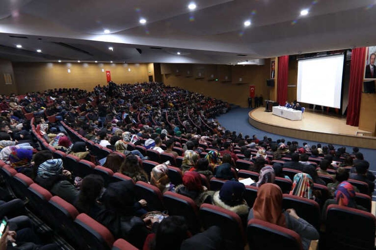 Bingöl\'de \'Gençlik ve Şehir\' Paneli