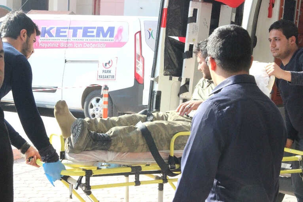 Çatışmalarda Yaralanan 8 Öso ile 2 Türk Askeri Kilis\'e Getirildi