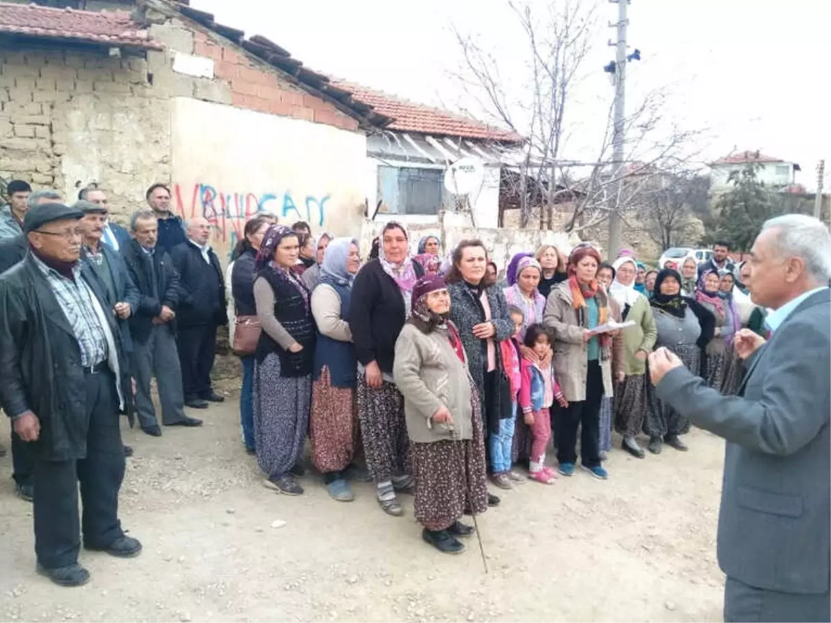 Çivril\'de Vatandaşların Yetersiz Alt Yapı Eylemi