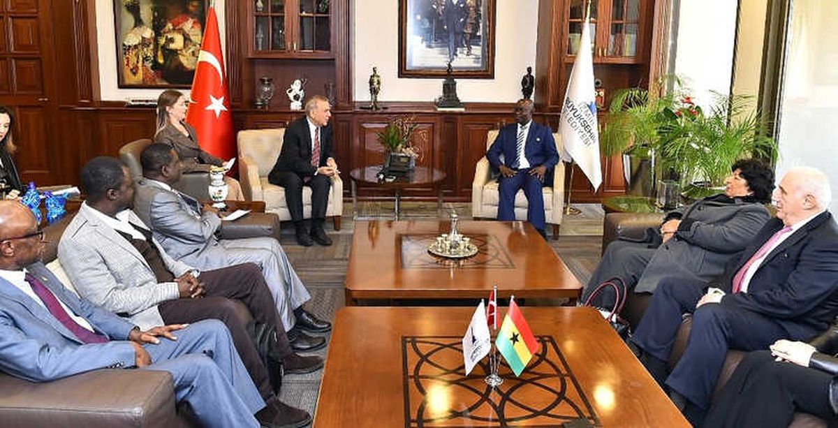 Ganalılar İzmir\'de "İş Ortağı" Arıyor