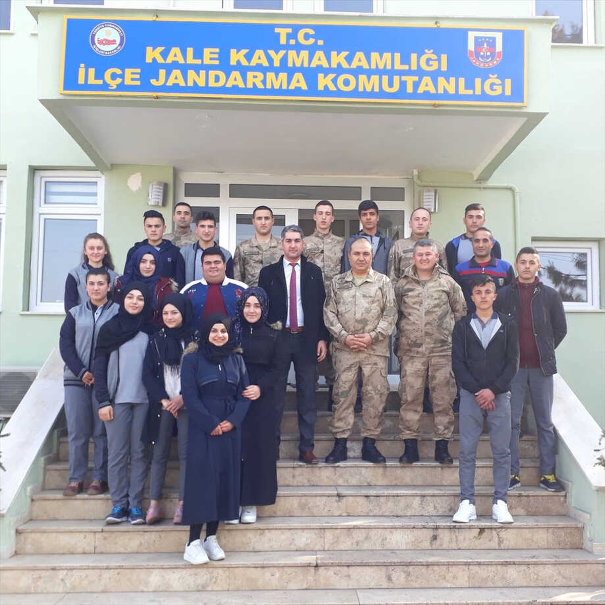 Kaleli Öğrencilerden Askere Moral Ziyareti