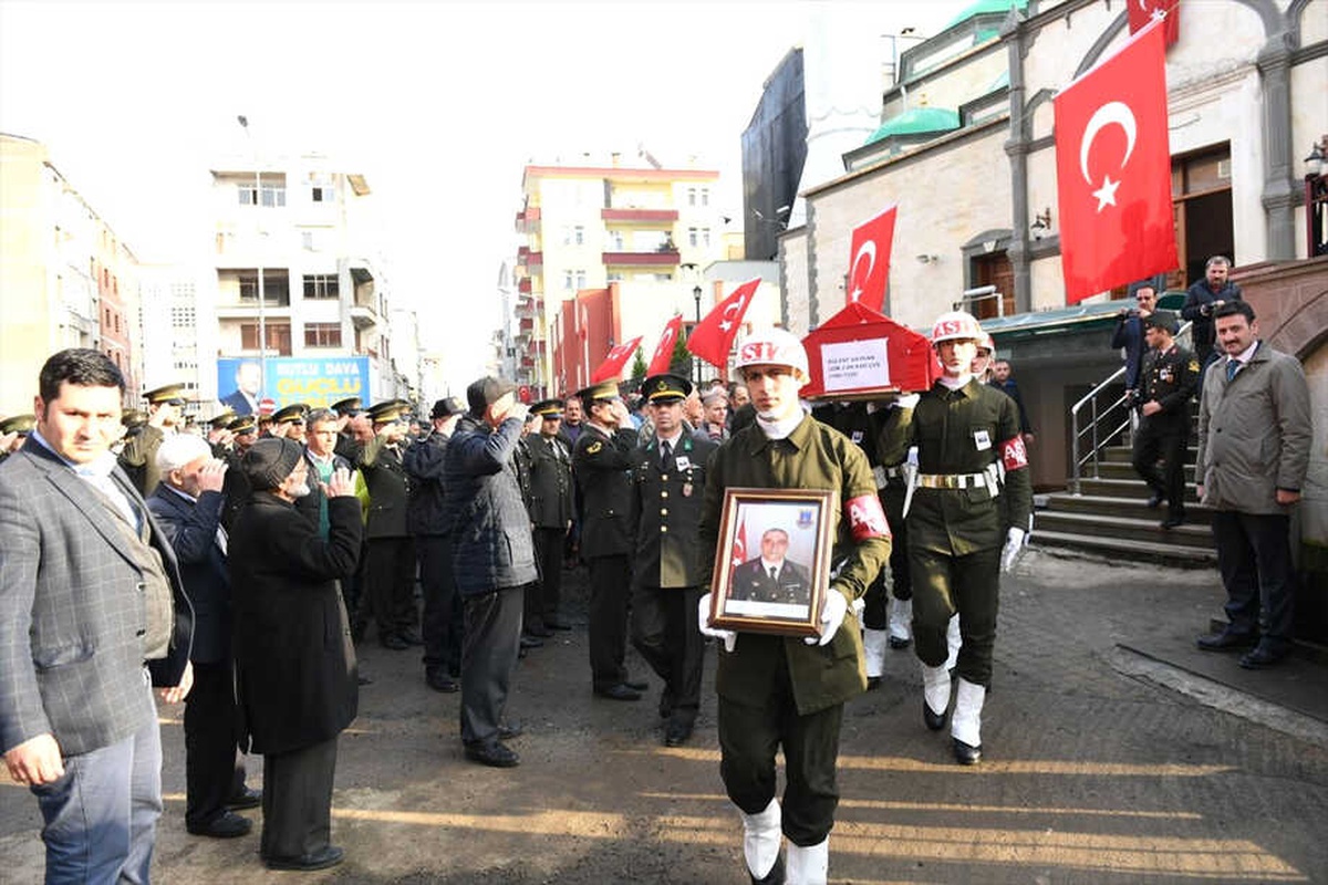 Kalp Krizi Geçiren Uzman Çavuş Toprağa Verildi