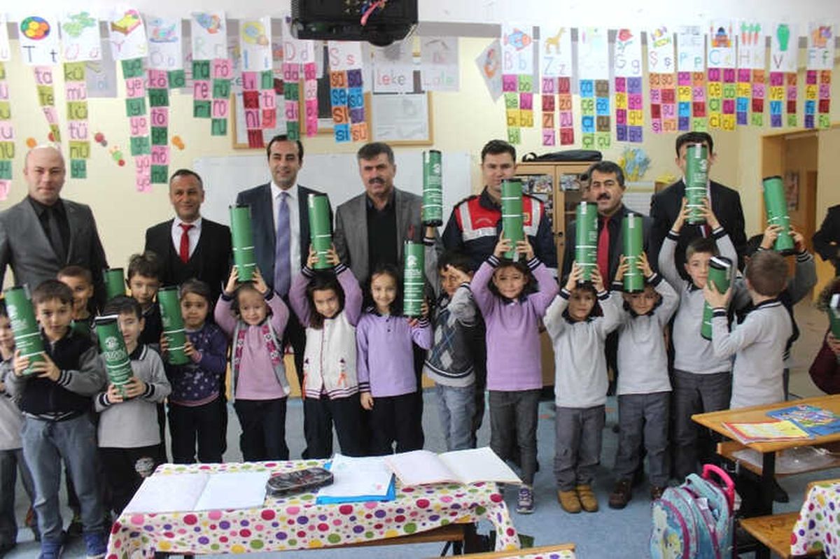 Öğrencilere Satranç Takımı