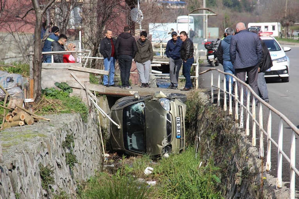 Telefonla Konuşurken Otomobiliyle Dereye Uçtu