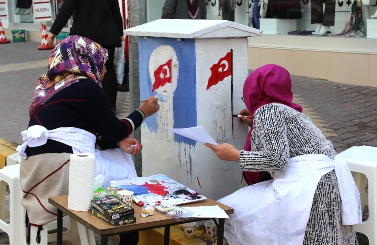 Trafolar Asker ve Bayrak Resimleriyle Süslendi