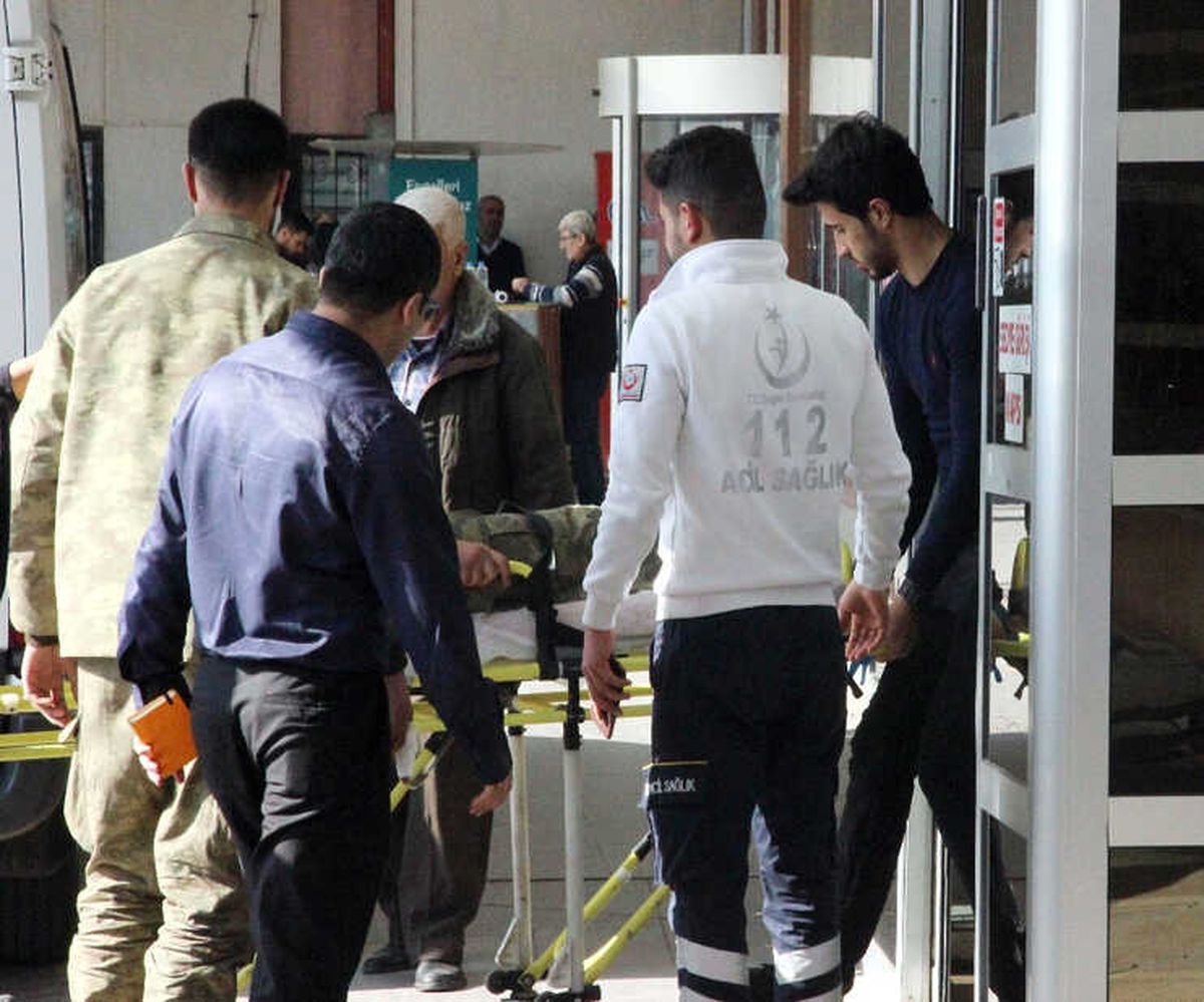 Yaralı 2 Türk Askeri 8 Öso Mensubu Kilis\'e Getirildi