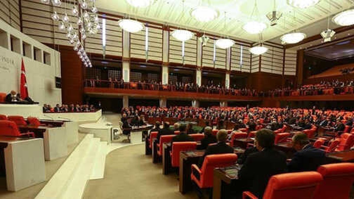 Yardımcı Doçentlik\' Yasası Komisyondan Geçti