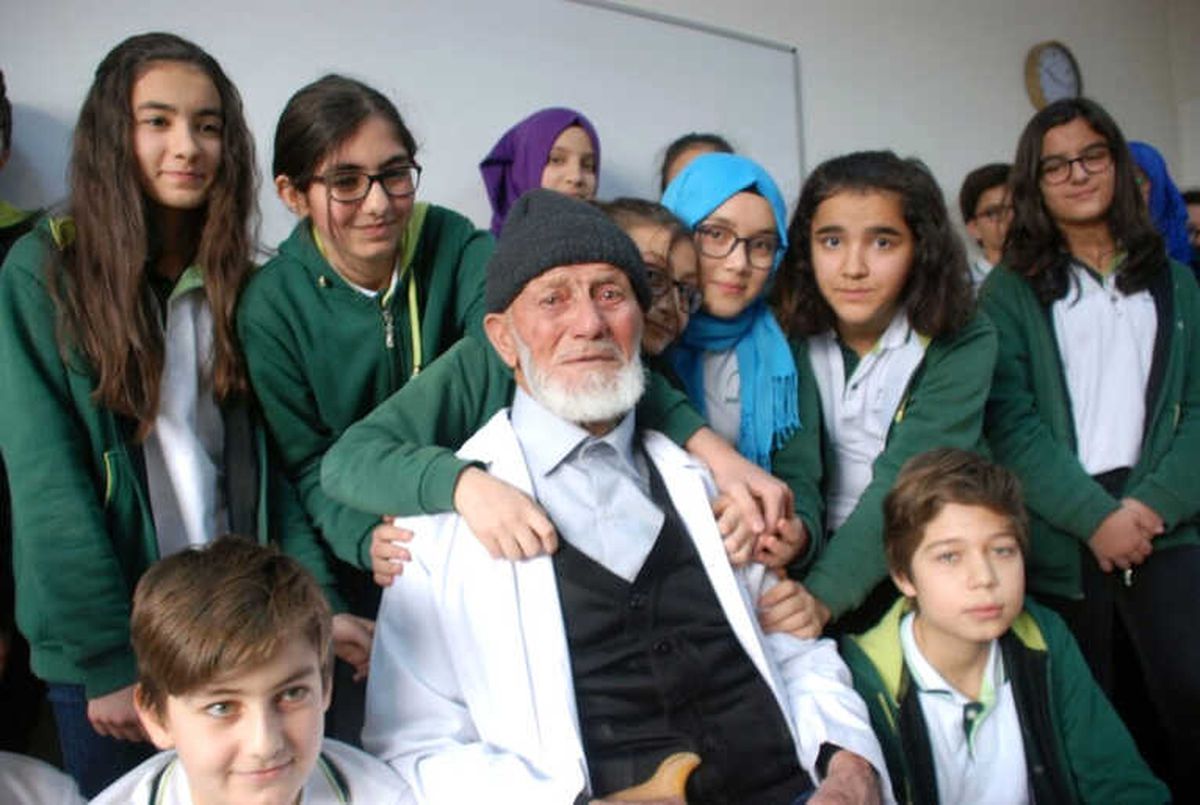97 Yaşında \'Öğretmenlik\' Yapma Heyecanı Yaşadı