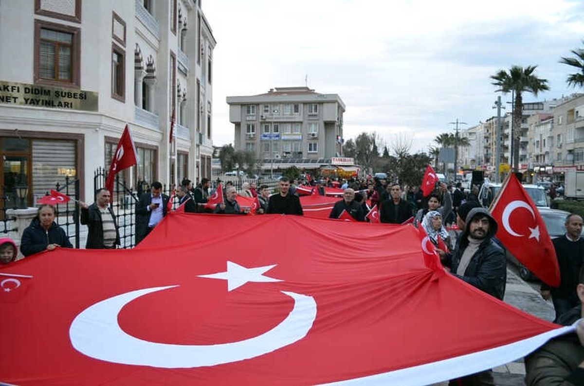 Afrin\'de Terörle Mücadele Eden Mehmetçiğe Bayrak Yürüyüşlü Destek