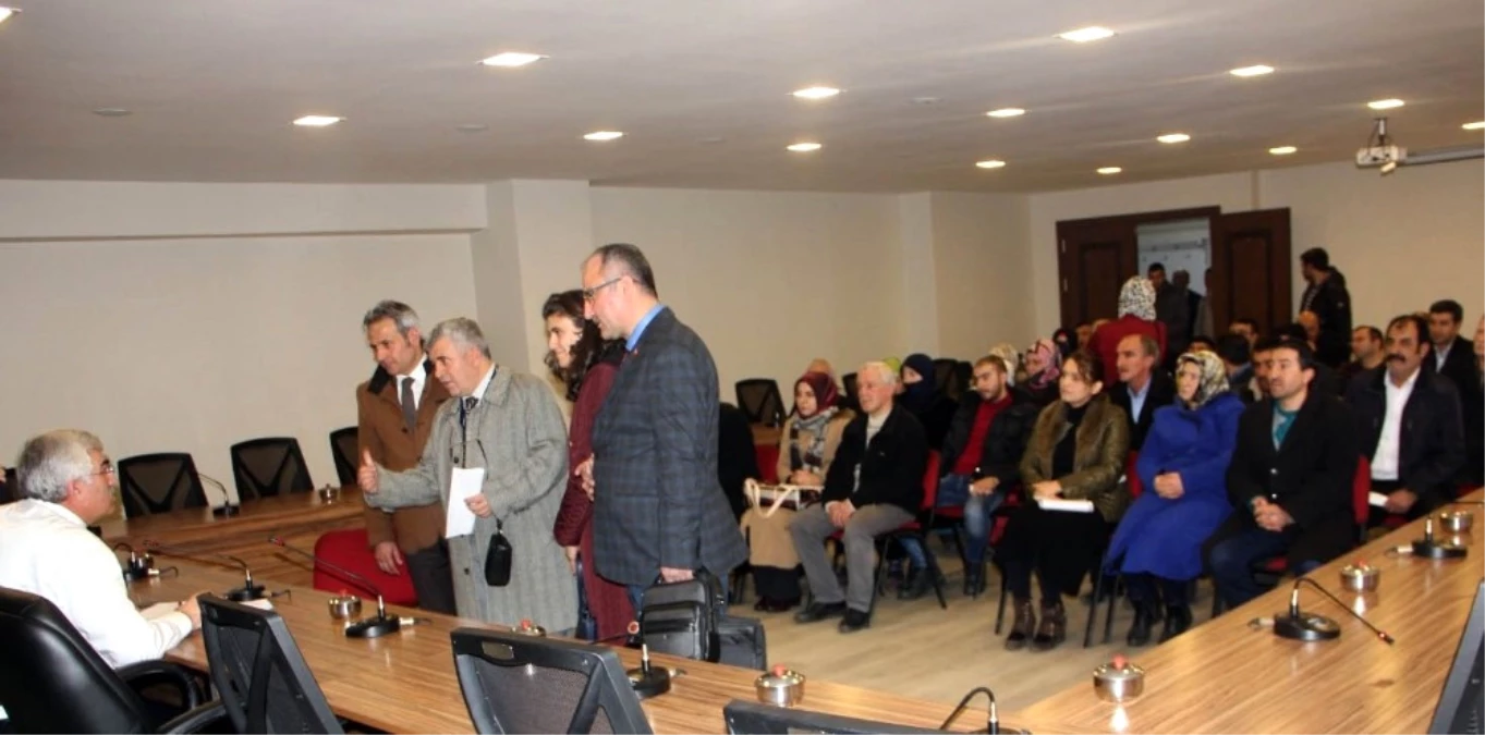 AK Parti Erzurum İl Başkanı Öz, Halk Günü\'nde Vatandaşları Dinledi