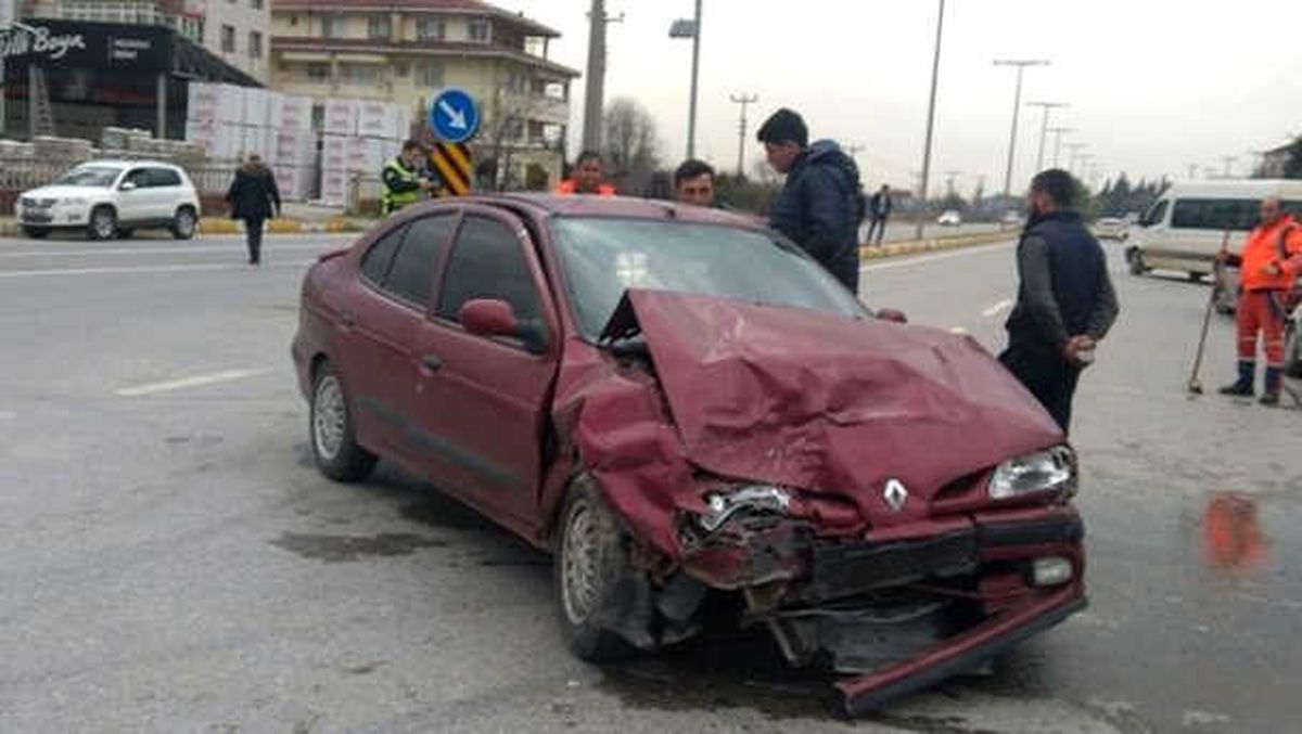 Akçakoca\'da Trafik Kazası: 4 Yaralı