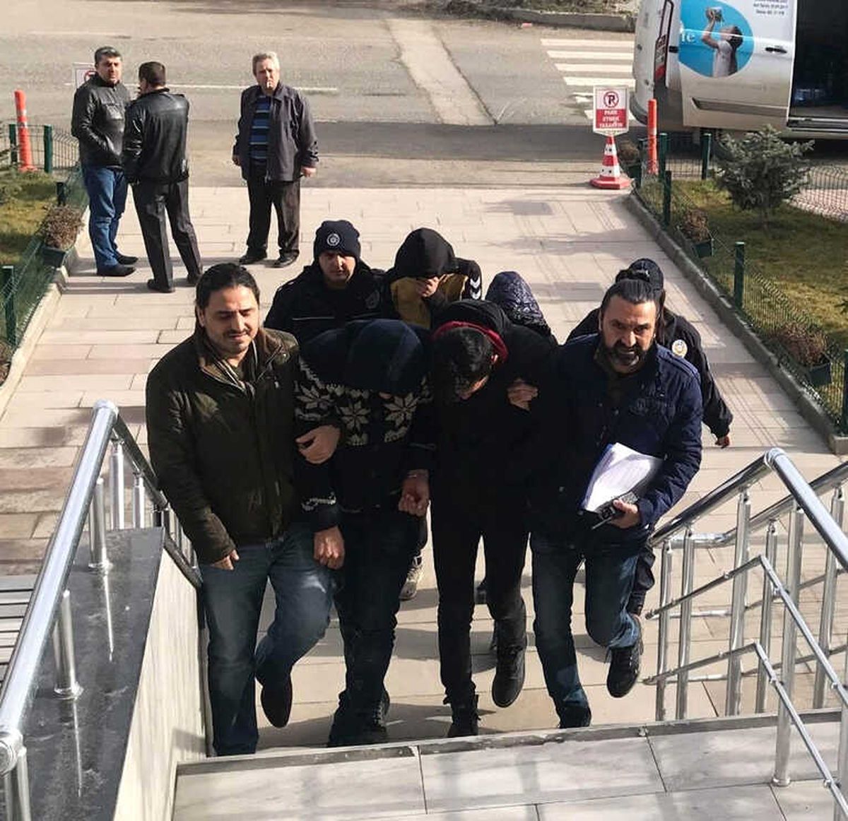 Akü Hırsızları Serbest Kaldı