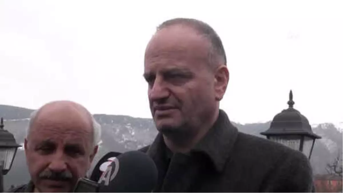 Almanya\'da Ölü Bulunan Aile Son Yolculuğuna Uğurlandı