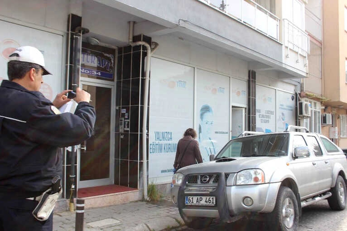 Aydın\'ın Dar Sokakları ve Otopark Sıkıntısı Para Basıyor