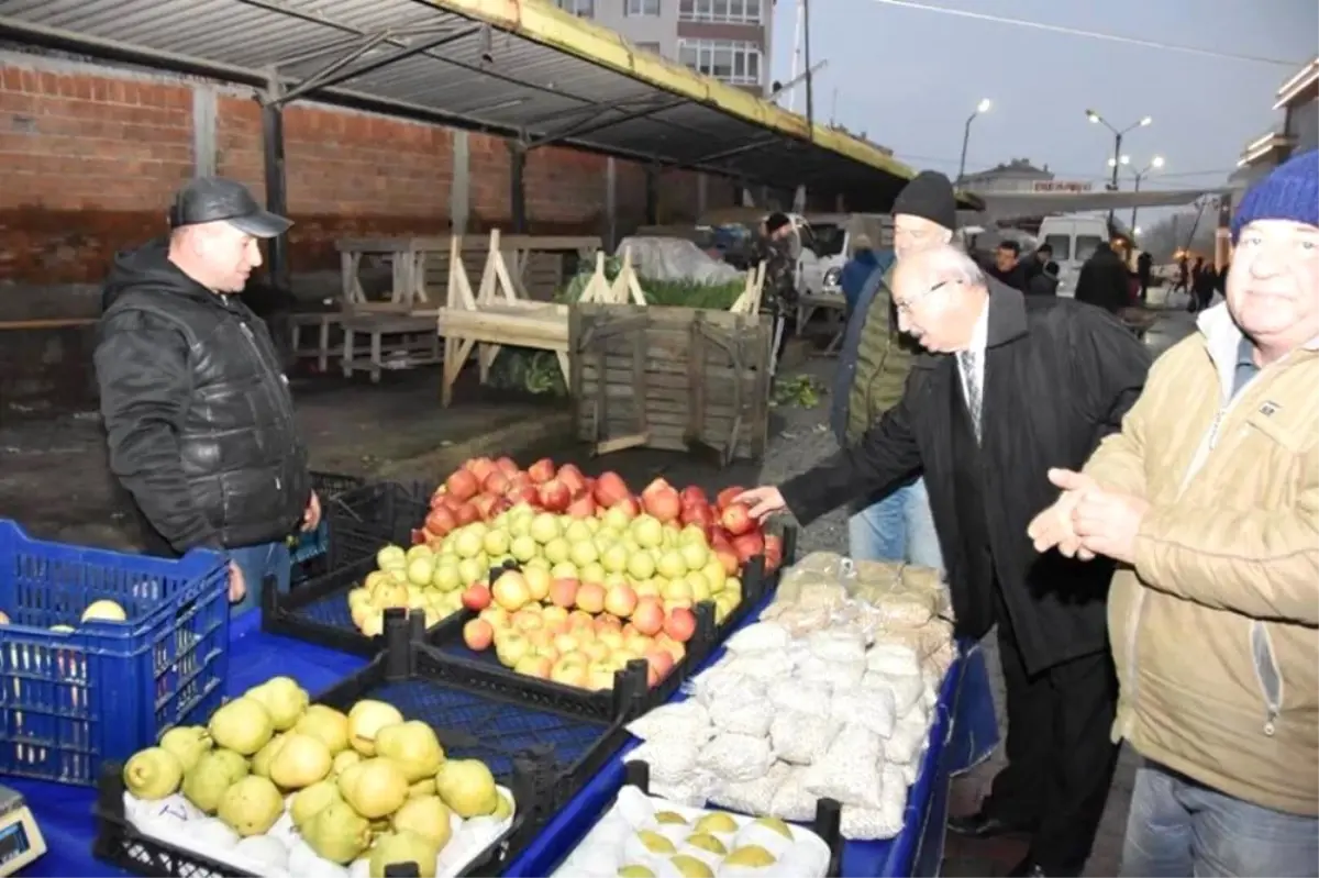 Başkan Albayrak Pazar Esnafı ile Bir Araya Geldi