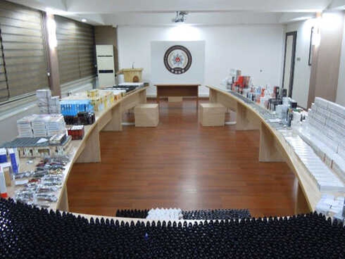 Denizli\'de Kaçak Elektronik Sigara, Likit ve Cinsel İçerikli Ürünler Ele Geçirildi