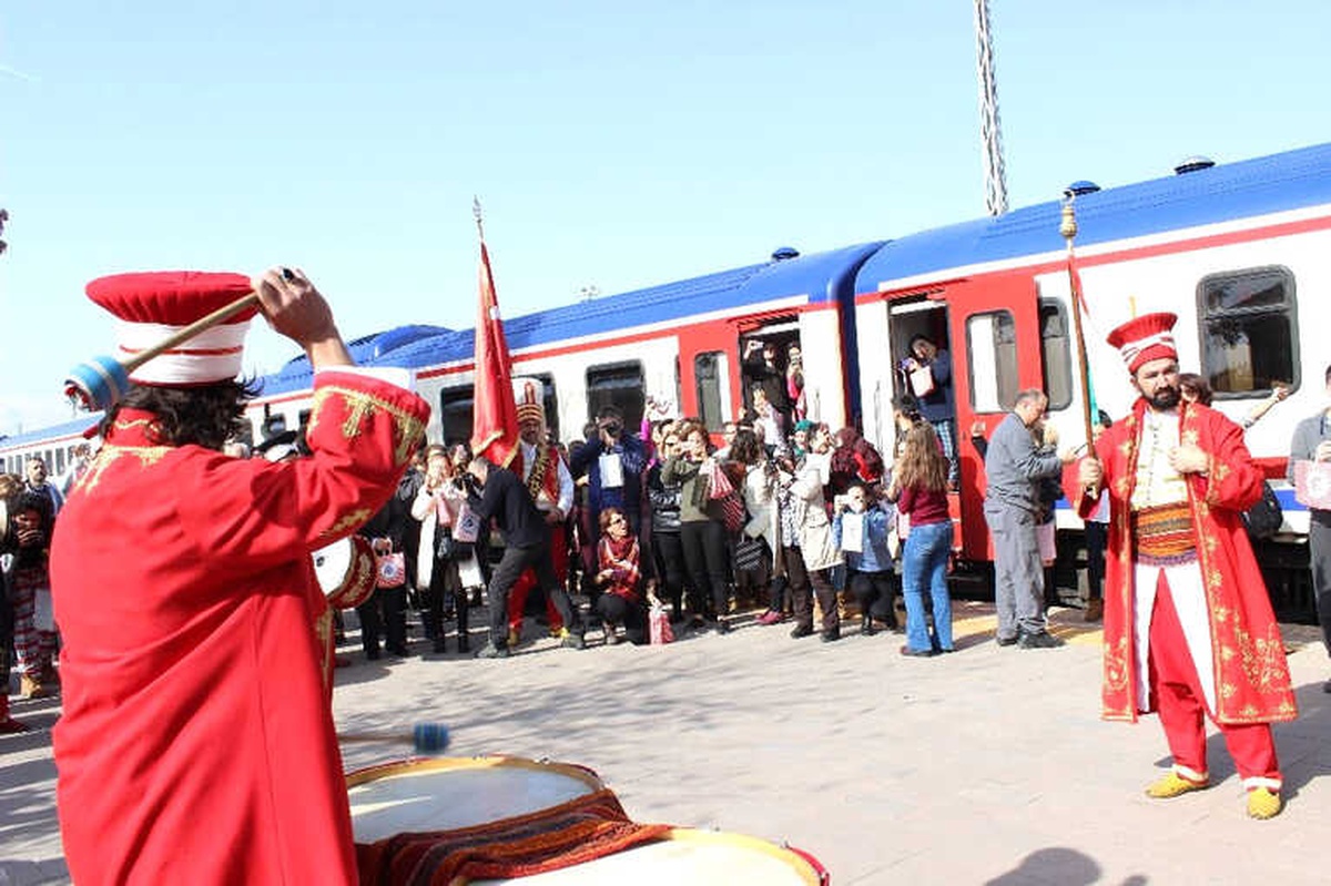 Doğu Ekspresi Yolcularına Mehterli Karşılama