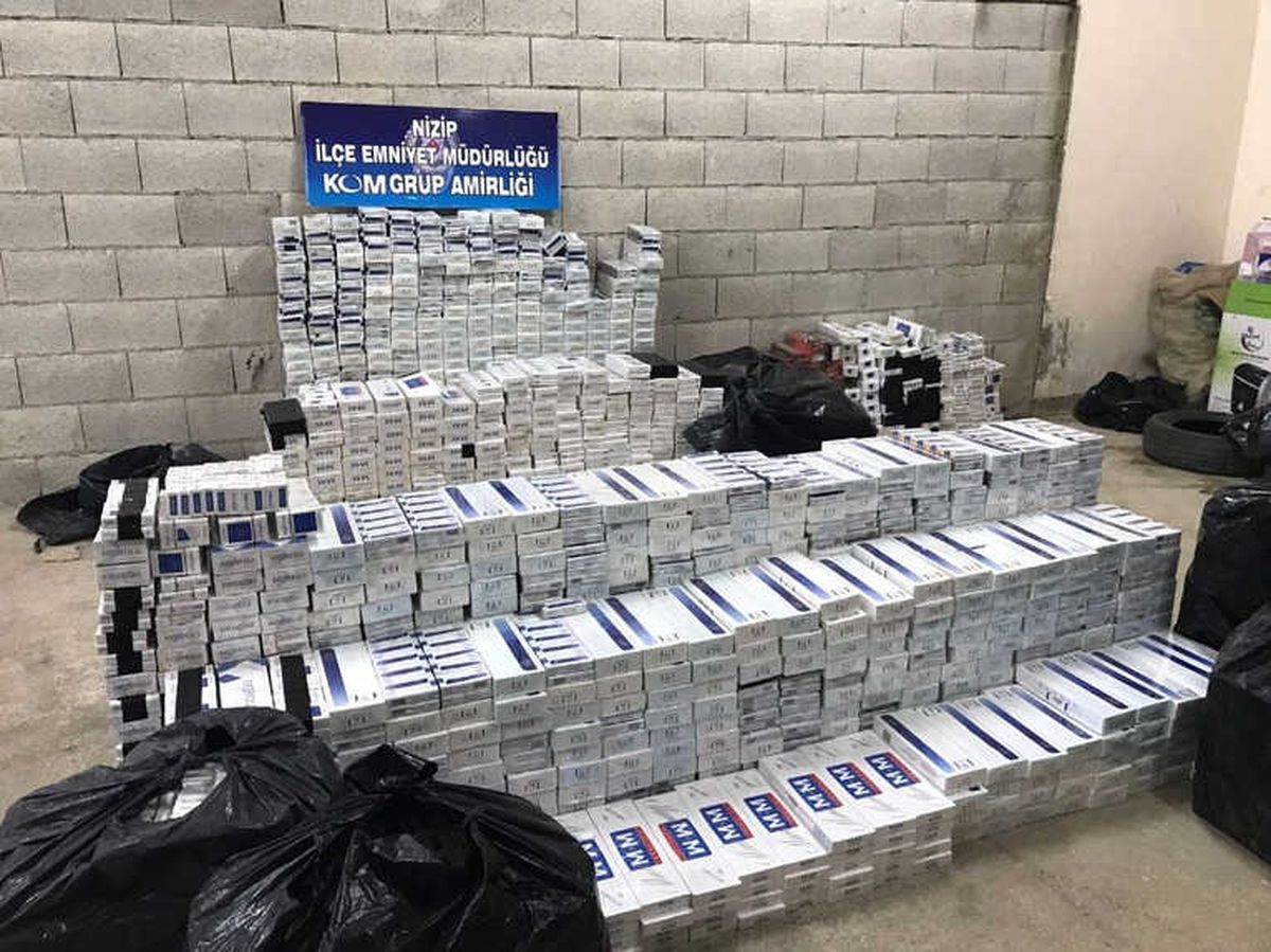 Durdurulan Minibüste 15 Bin Paket Kaçak Sigara Ele Geçirildi
