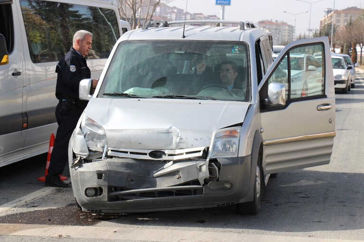Elazığ\'da Trafik Kazası: 2 Yaralı