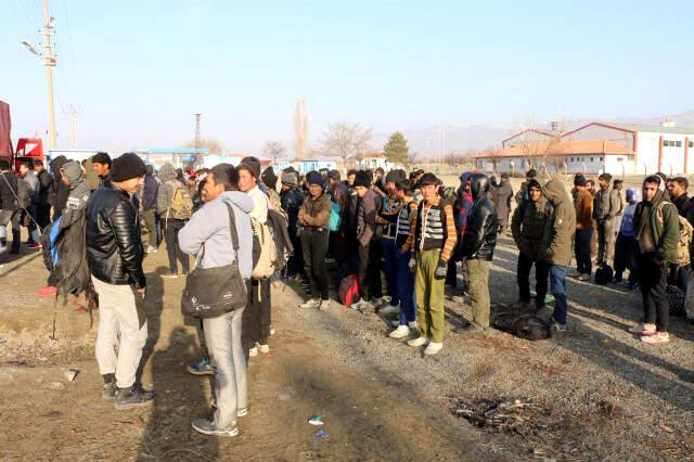 Erzincan'da Polis, Kamyonun Brandayla Örtülü Kasasını Açtırınca Gözlerine İnanamadı