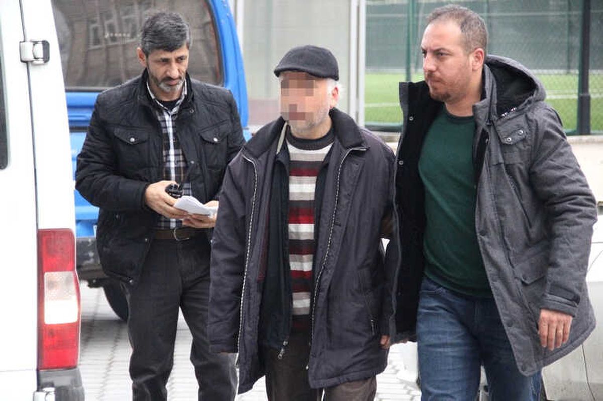 Fetö\'den Aranan Polis Müdürü Yangın Merdiveninden Kaçarken Yakalandı