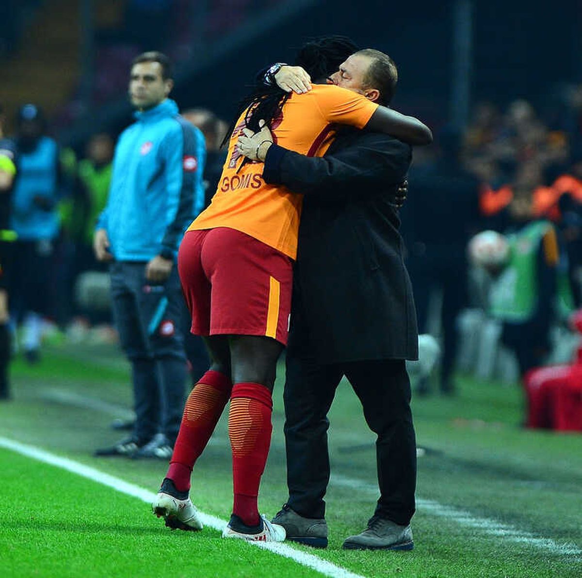 Gomis Gol Sevincini Fatih Terim ile Paylaştı