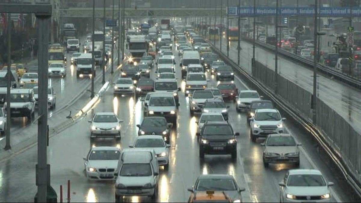 İstanbul\'da Sağanak Yağış Etkili Oluyor
