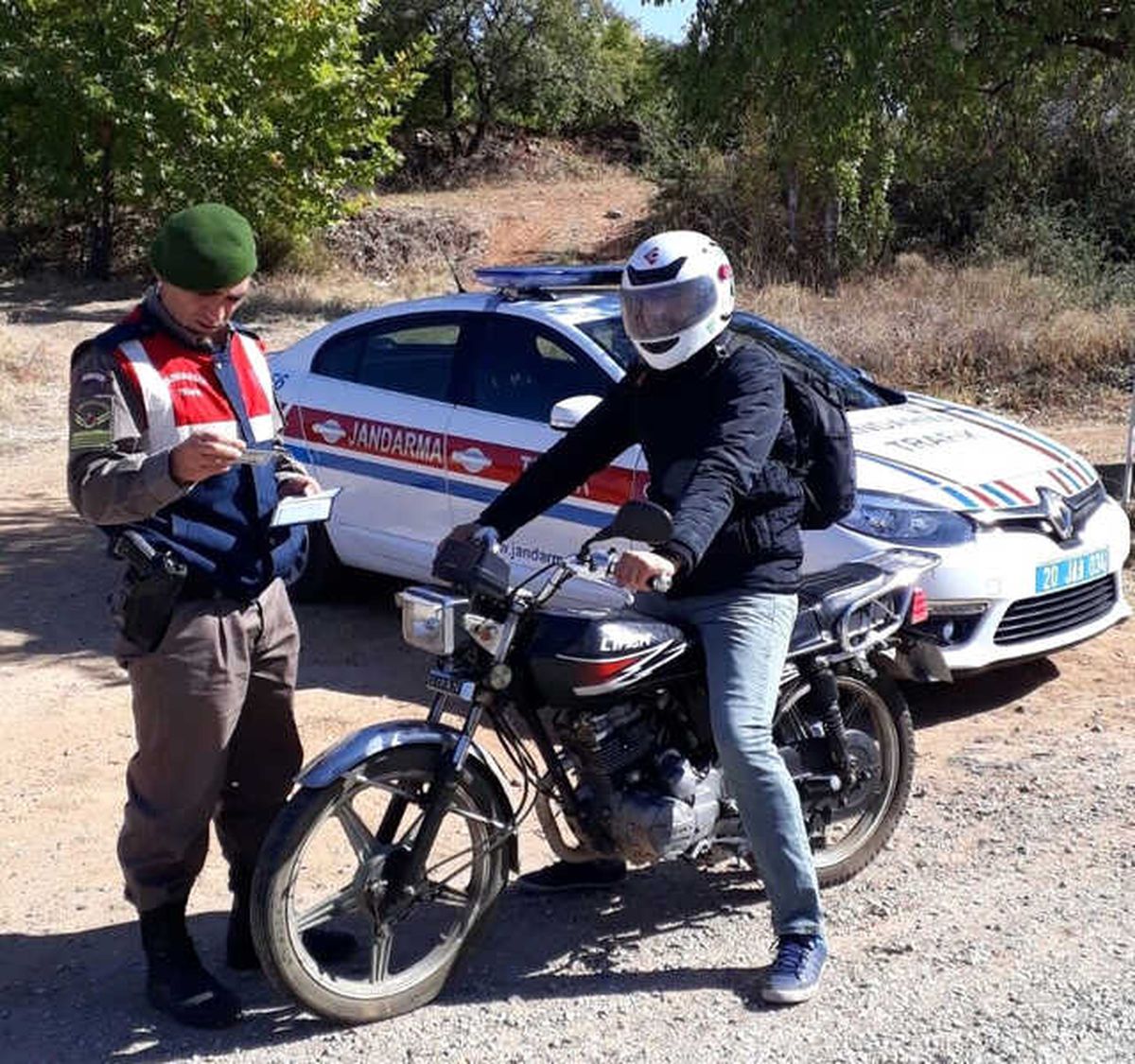 Jandarma Motosiklet Sürücülerini Uyardı