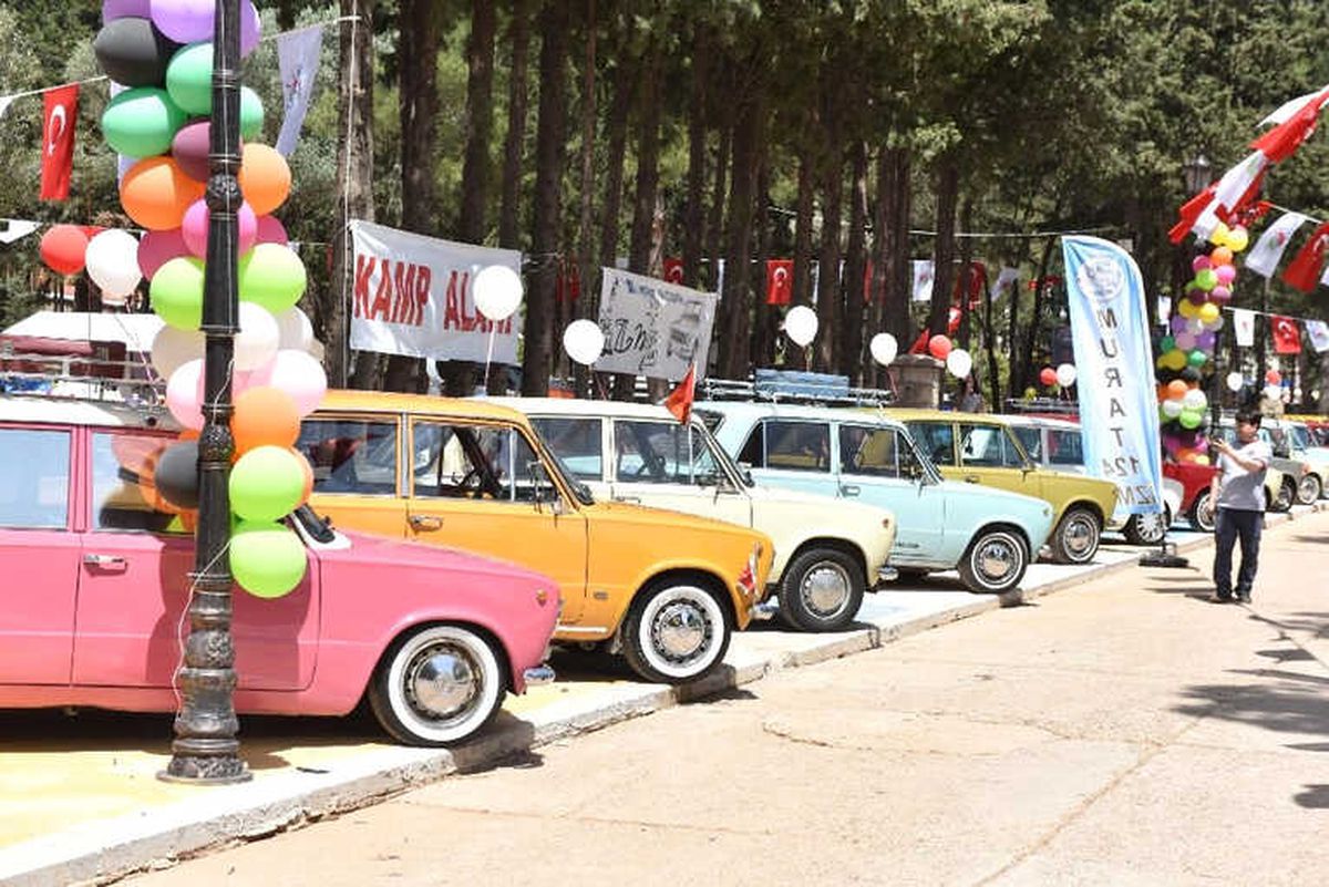 Kepez\'de Klasik Otomobiller Buluşuyor