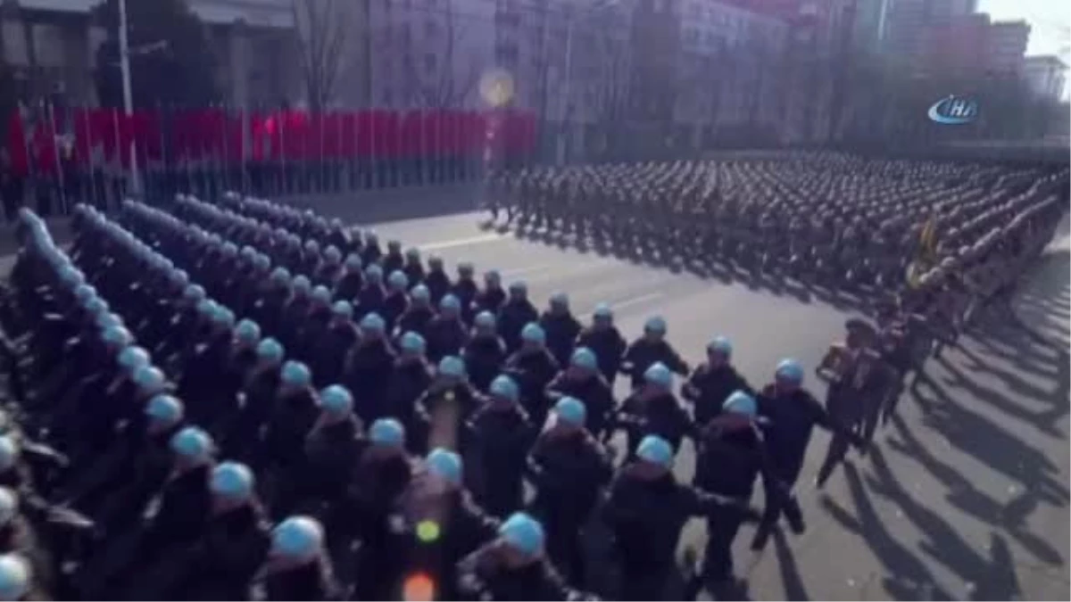 Kış Olimpiyatları Öncesi Kuzey Kore\'den Askeri Geçit Töreni