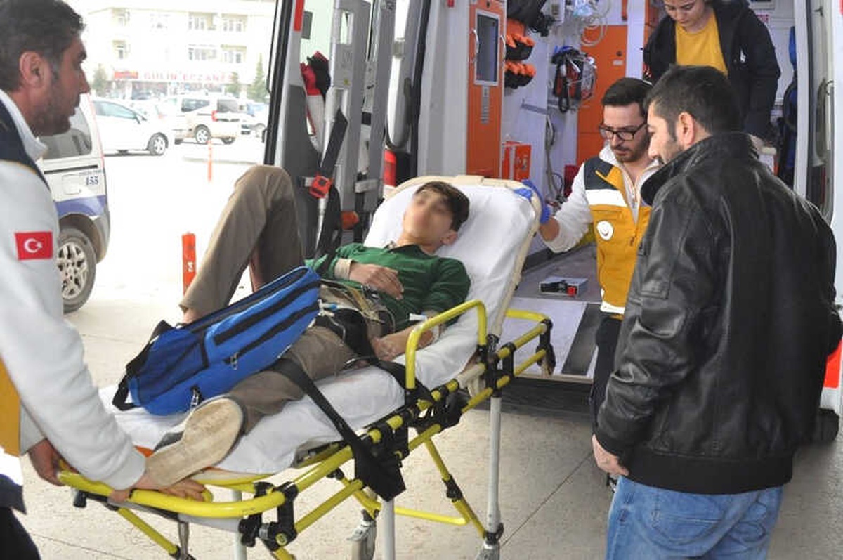 Lise Öğrencisini Bıçaklayıp Tarlaya Attılar