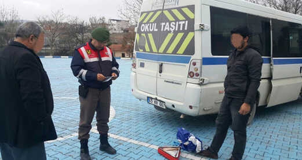 Manisa\'da Okul Servisi Sürücüsü Alkollü Çıktı, Ehliyetine El Konuldu