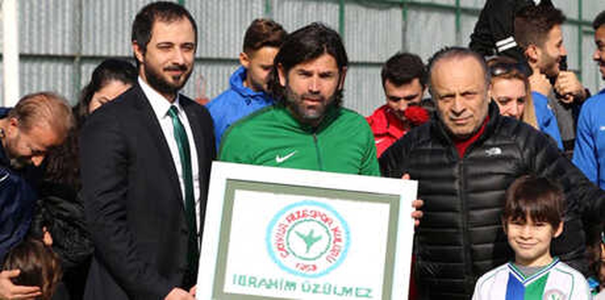 Minik Öğrencilerden Çaykur Rizespor\'a Ziyaret