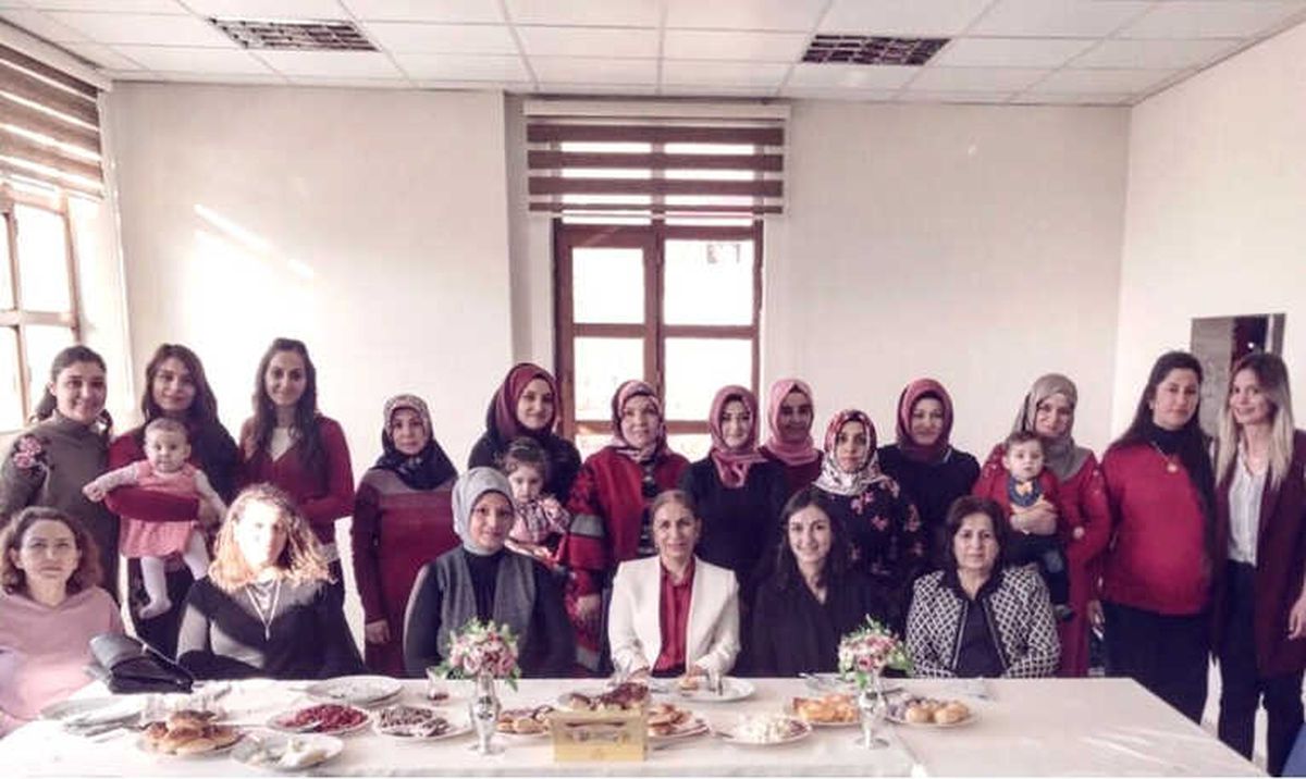 Müdür Alper\'in Eşi Kezban Alper Polis Eşlerinin Sorunlarını Diledi