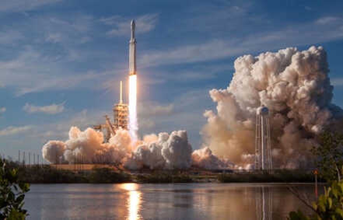 Musk, Uzay Yarışında Meydan Okuyor!