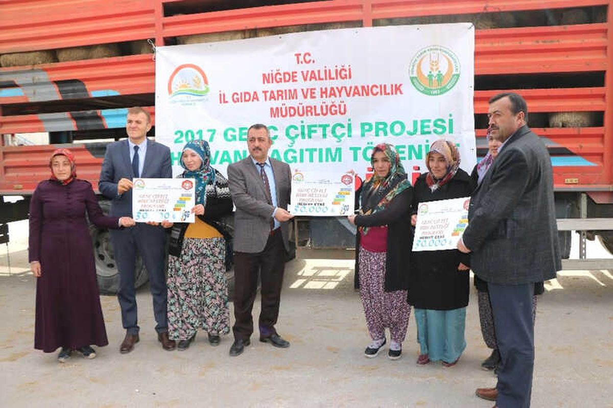 Niğde\'de Genç Çiftçilere Bin 443 Küçükbaş Hayvan Verildi