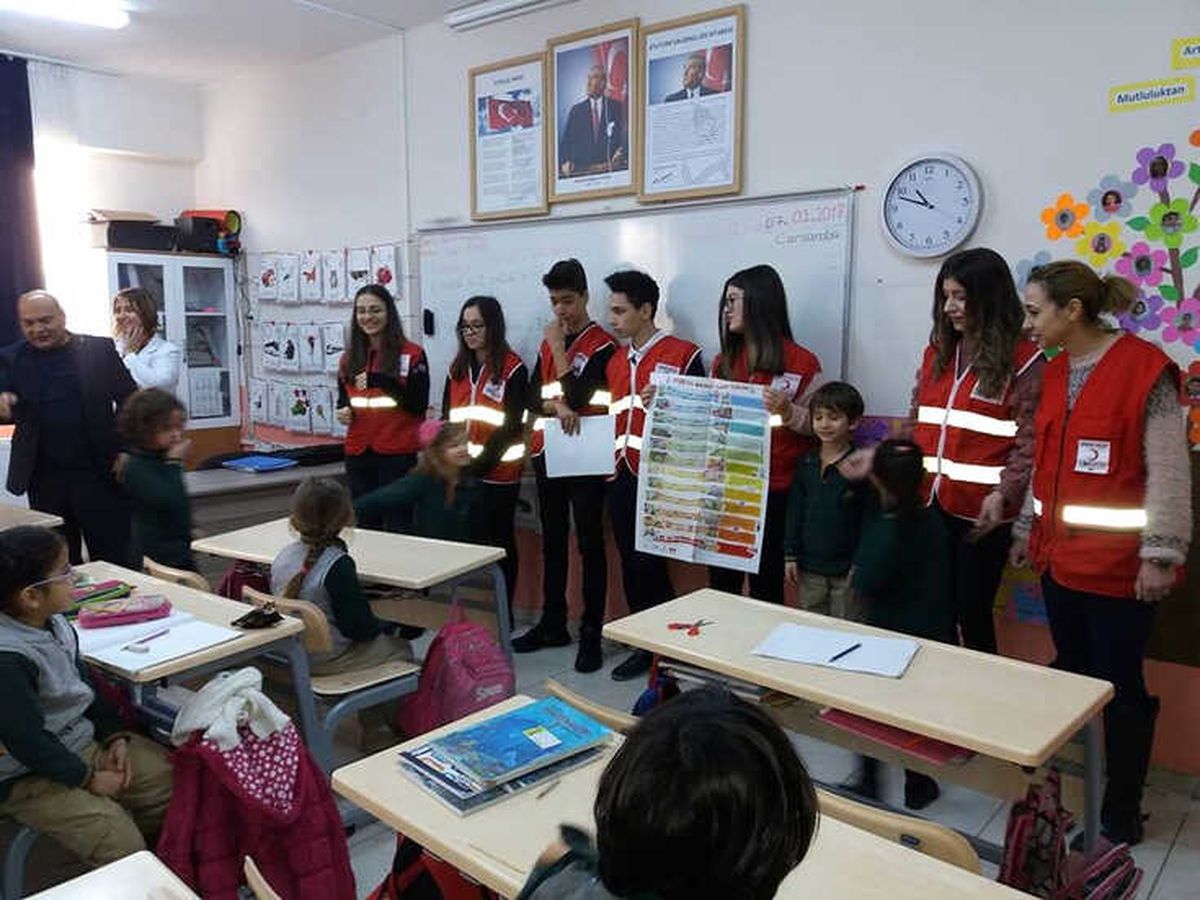 Okullara Güvenli Yaşam Sınıf Takvimleri Dağıtıldı