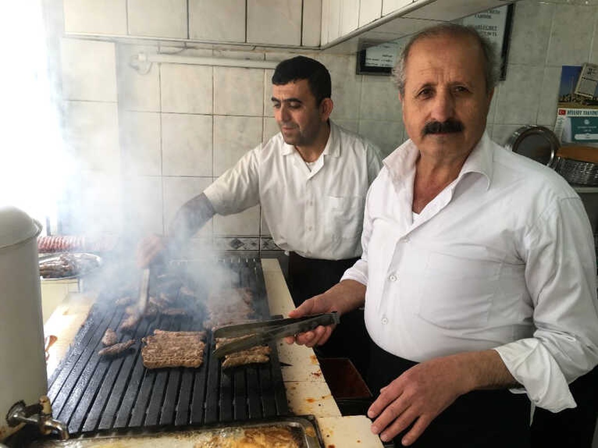 İzmir\'den Amerika\'ya Kargoyla Pişmiş Köfte Gönderiyor