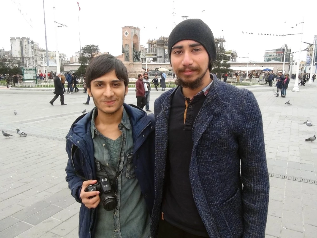 Taksim Meydanı\'nda Psikoloji Öğrencilerinden İlginç Sosyal Deney