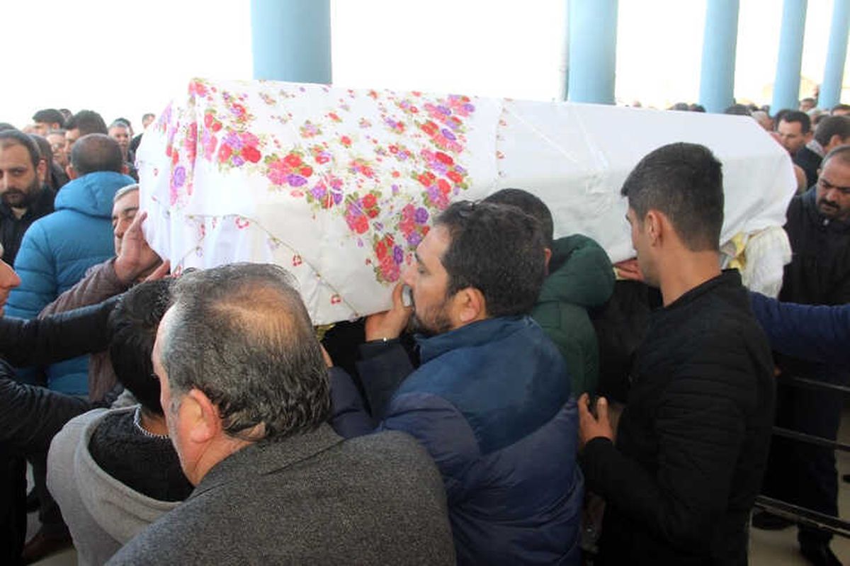 Patlamada Ölen 2 Çocuk Annesi Son Yolculuğuna Uğurlandı