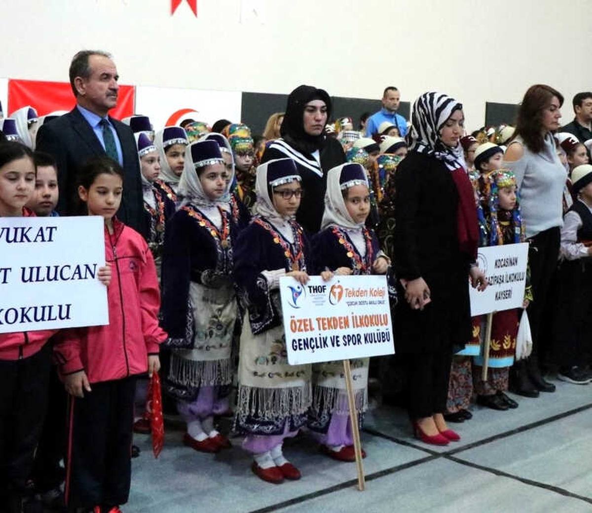 Tekden İlkokulu Halk Oyunları Yarışmasında 1\'inci Oldu